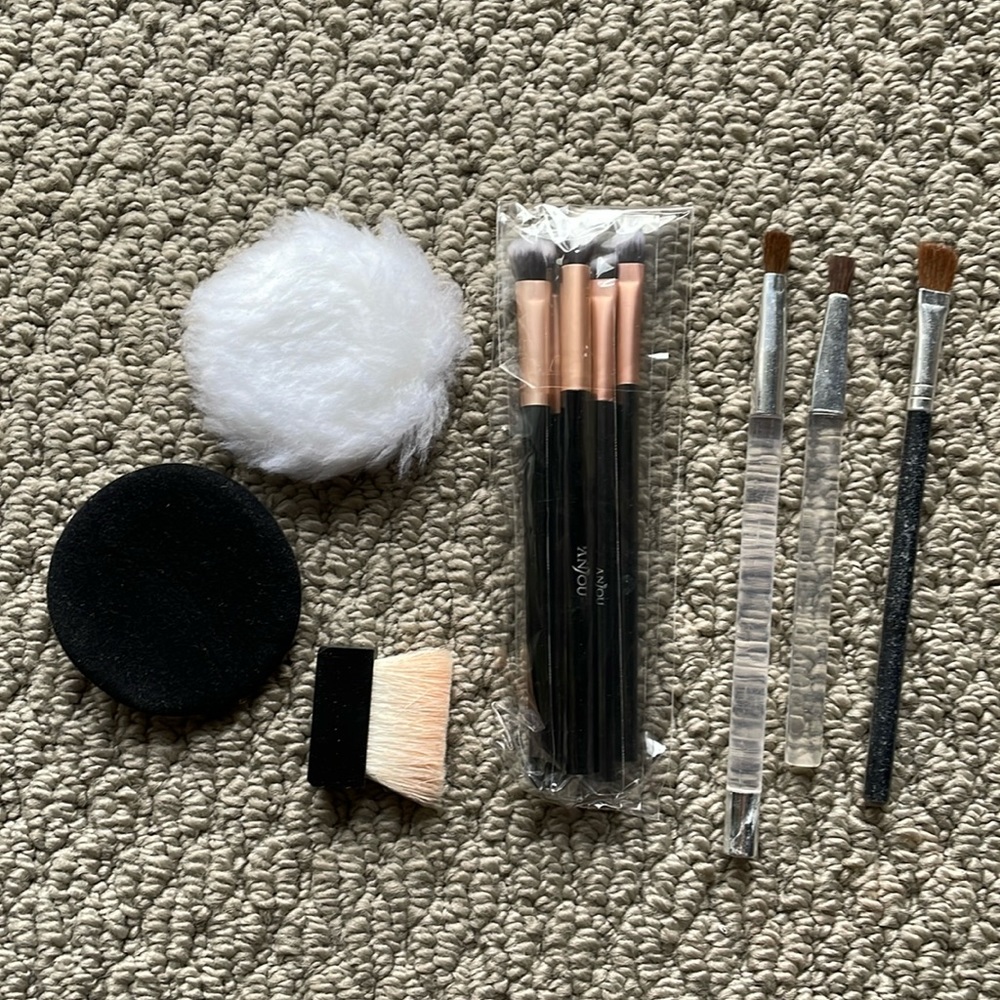Bundle of 11 Different Eyeshadow Palette Makeup Brushes & Powder Brushes - Picture 1 of 5